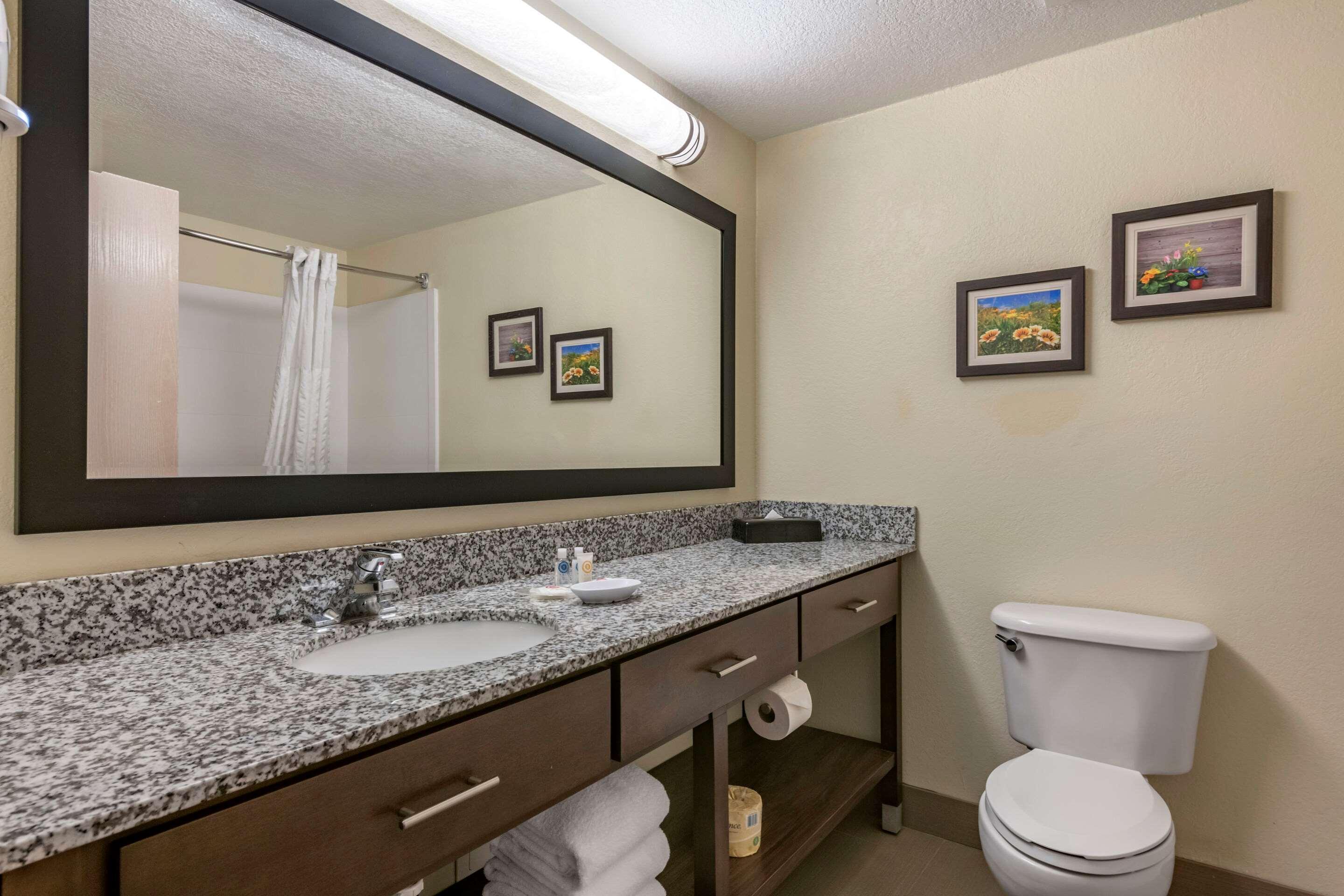 Comfort Suites Maingate East Orlando Bagian luar foto